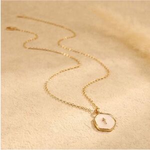 New! Gold Cross Pendant Necklace (1025) NWOT